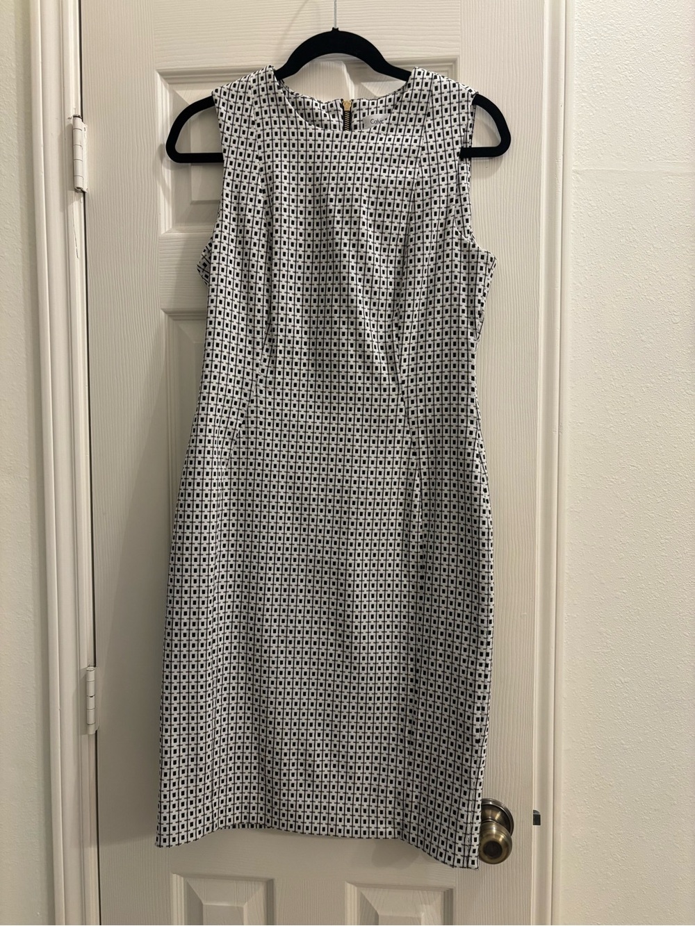 Calvin Klein Black & White Sleeveless Geometric Midi Dress